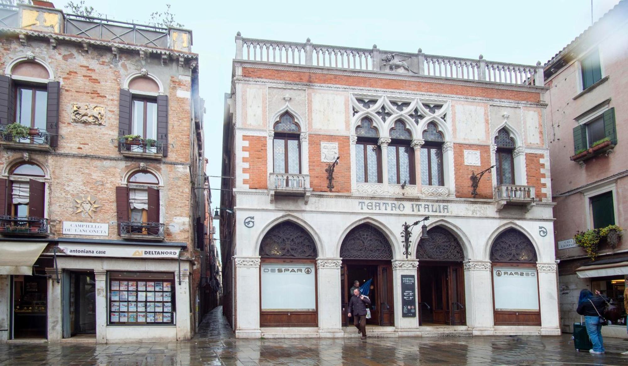 1851 * Venise